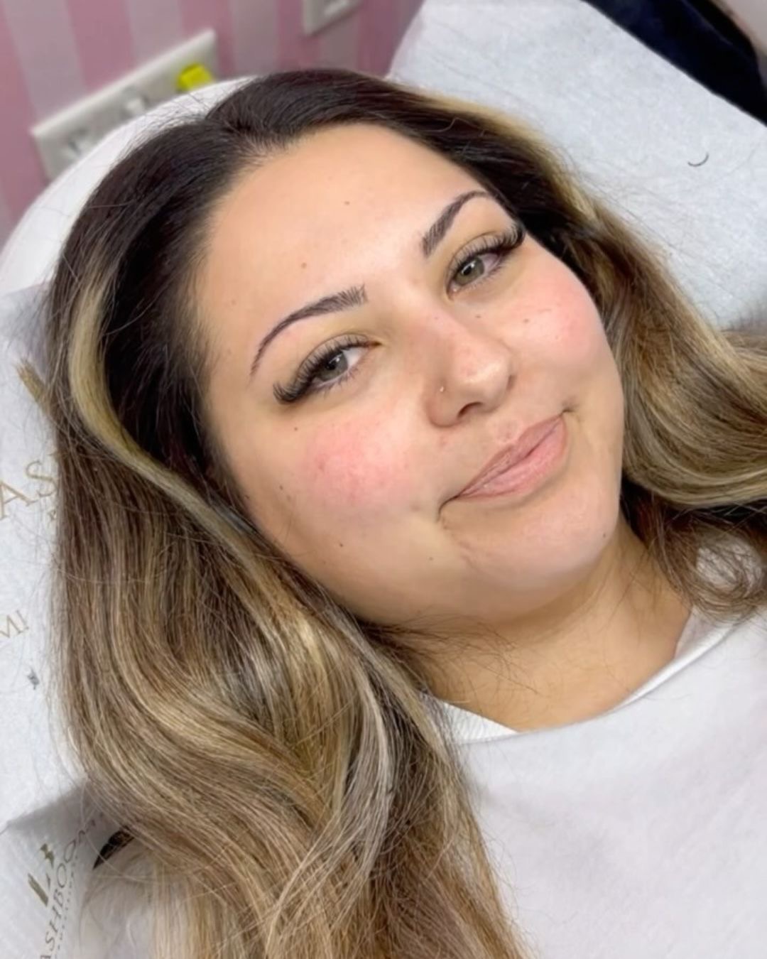 Permanent Make-up der Augenbrauen